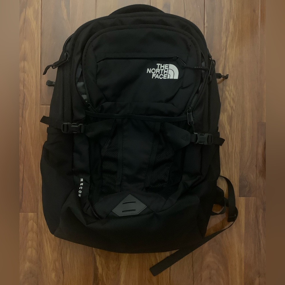 THE NORTH FACE Women’s Recon Backpack